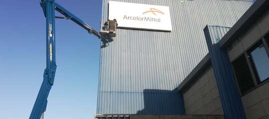 ArcelorMittal: Svimez, con stop piano persi 51.000 posti. Peserà 3,5 miliardi sul Pil 