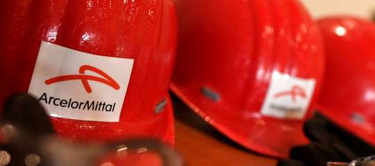 Conte si dice pronto a “rinviare il processo se ArcelorMittal assicura la produzione”