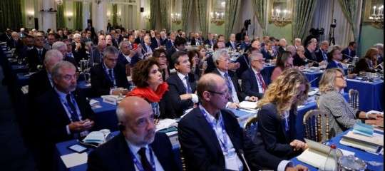 Il giudizio negativo su Conte di 200 imprenditori al Forum Ambrosetti