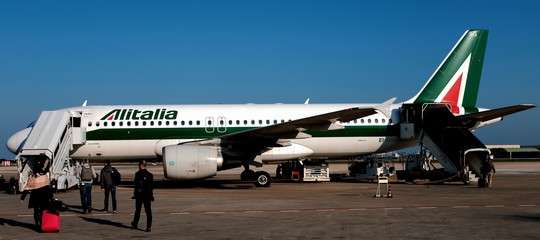 Il governo ha ammesso che per Alitalia “non c’è una soluzione di mercato”