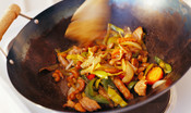 Impara, ridi, magia. La “filosofia wok” di Jeremy Pang in cucina