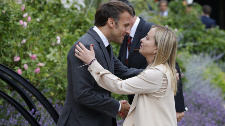 Macron: “Amicizia a cui tengo in primis”. Meloni: “Confido che faremo ancora meglio”