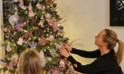 Meloni posta foto con l’albero di Natale e la figlia: “Buona Immacolata”